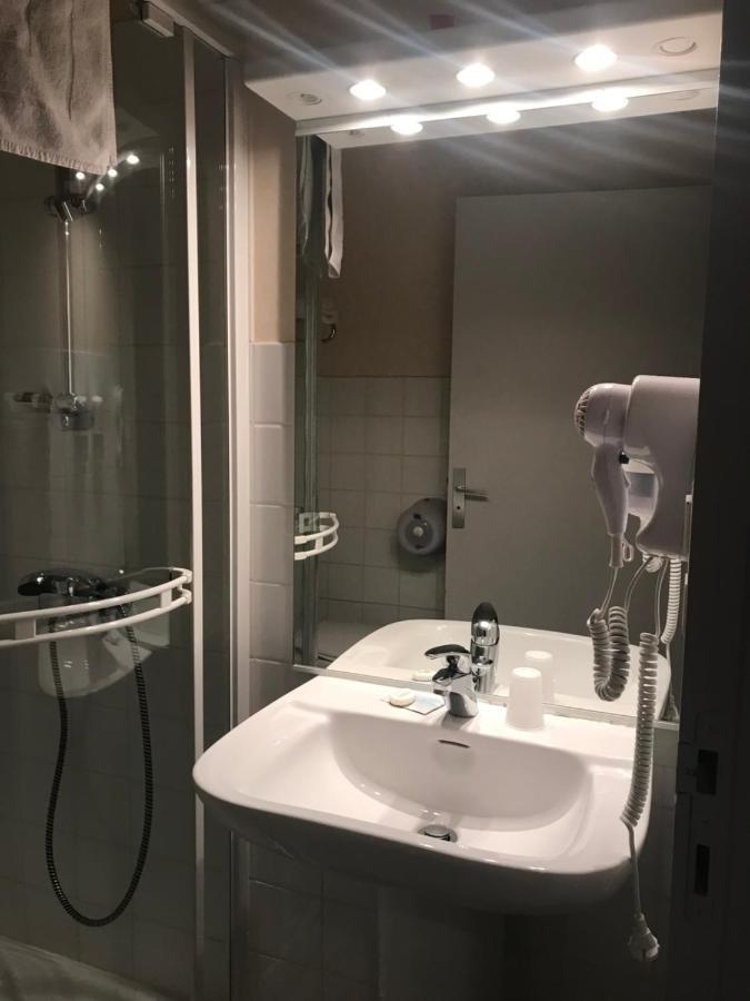 Hotel Du Centre Gueugnon Eksteriør billede