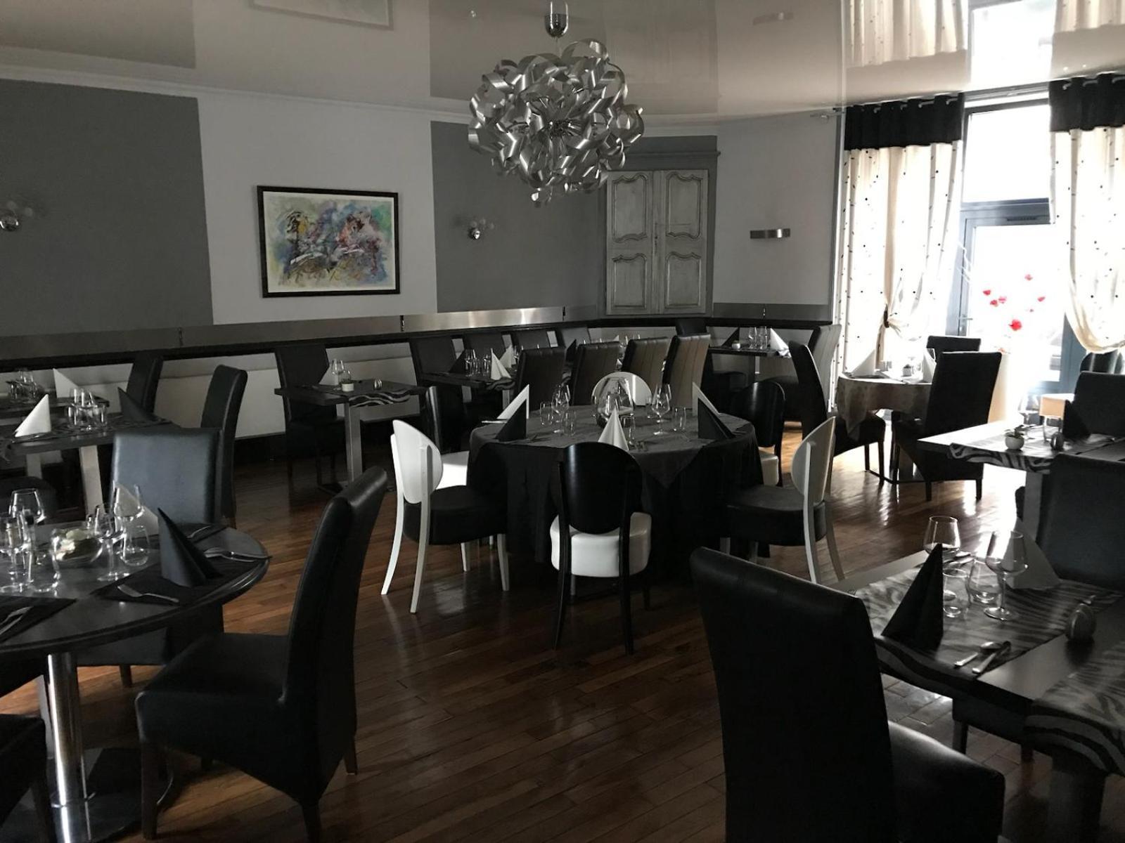 Hotel Du Centre Gueugnon Eksteriør billede