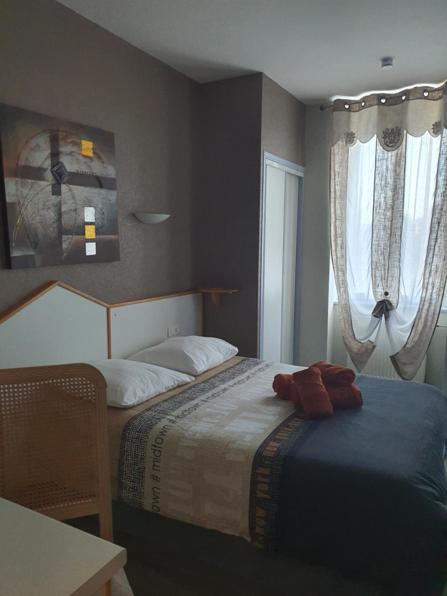 Hotel Du Centre Gueugnon Eksteriør billede